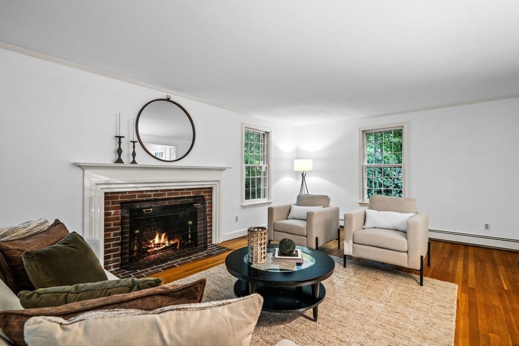 Boxford, Massachusetts, 01921, United States, 4 Bedrooms Bedrooms, ,4 BathroomsBathrooms,Residential,Active,1858684