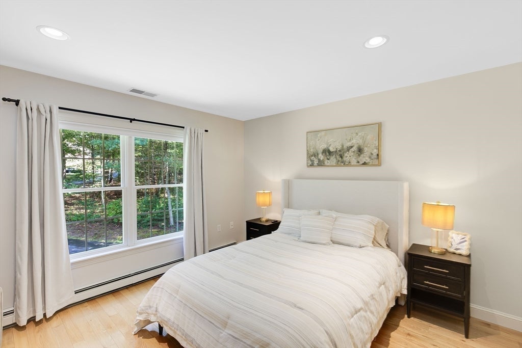Ipswich, Massachusetts, 01938, United States, 4 Bedrooms Bedrooms, ,3 BathroomsBathrooms,Residential,Active,1922346