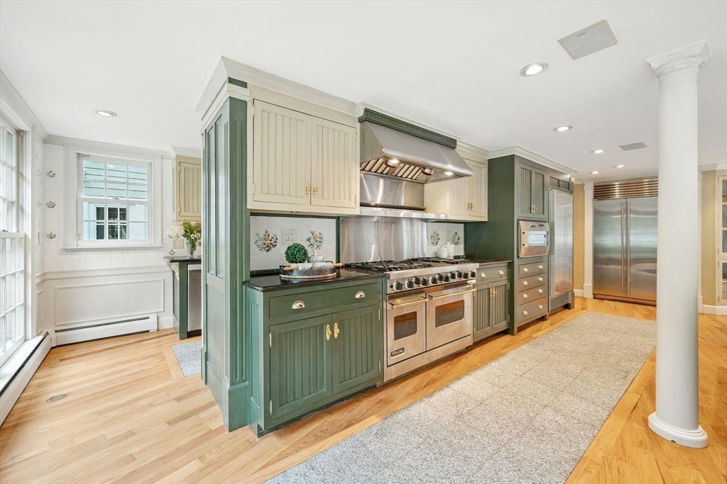 Topsfield, Massachusetts, 01983, United States, 6 Bedrooms Bedrooms, ,4 BathroomsBathrooms,Residential,Active,1936130