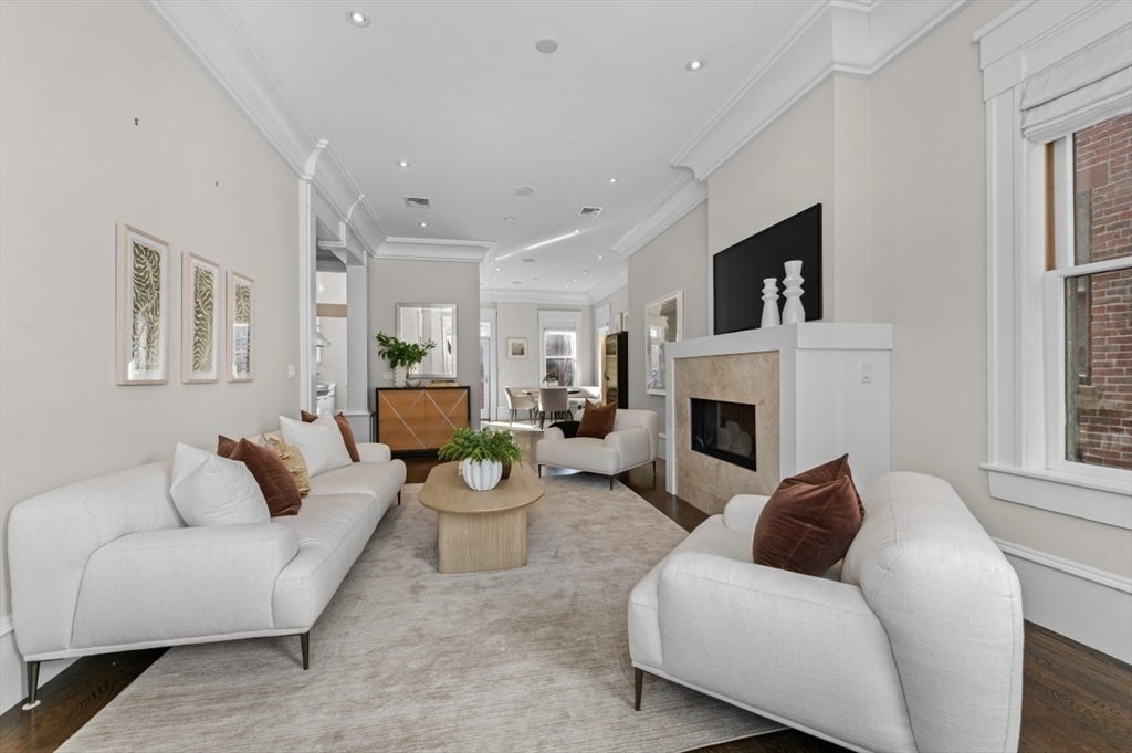 Boston, Massachusetts, 02118, United States, 3 Bedrooms Bedrooms, ,3 BathroomsBathrooms,Residential,Active,2010917