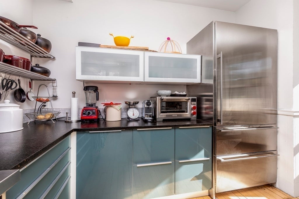 Marblehead, Massachusetts, 01945, United States, 5 Bedrooms Bedrooms, ,4 BathroomsBathrooms,Residential,Active,1993678