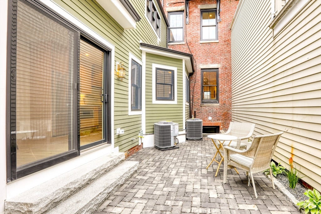 Boston, Massachusetts, 02129, United States, 4 Bedrooms Bedrooms, ,4 BathroomsBathrooms,Residential,Active,2043810