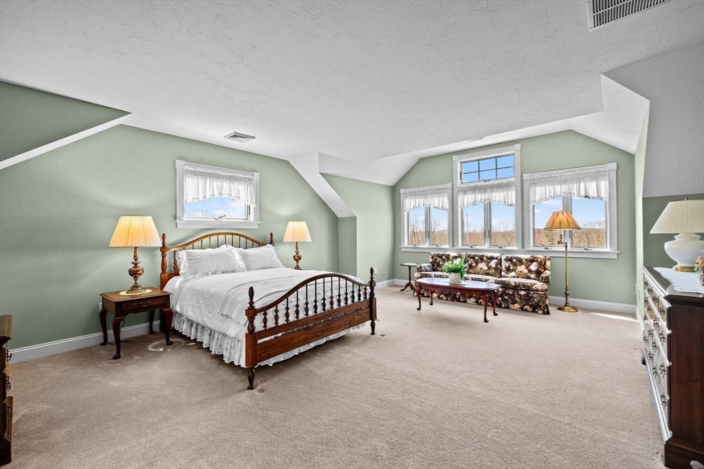 Pittsfield, New Hampshire, 03263, United States, 4 Bedrooms Bedrooms, ,5 BathroomsBathrooms,Residential,Active,1860238