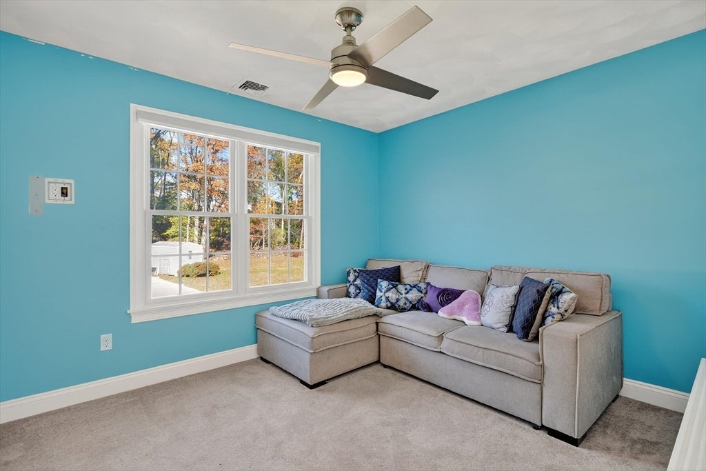 Danvers, Massachusetts, 01923, United States, 4 Bedrooms Bedrooms, ,4 BathroomsBathrooms,Residential,Active,1992274