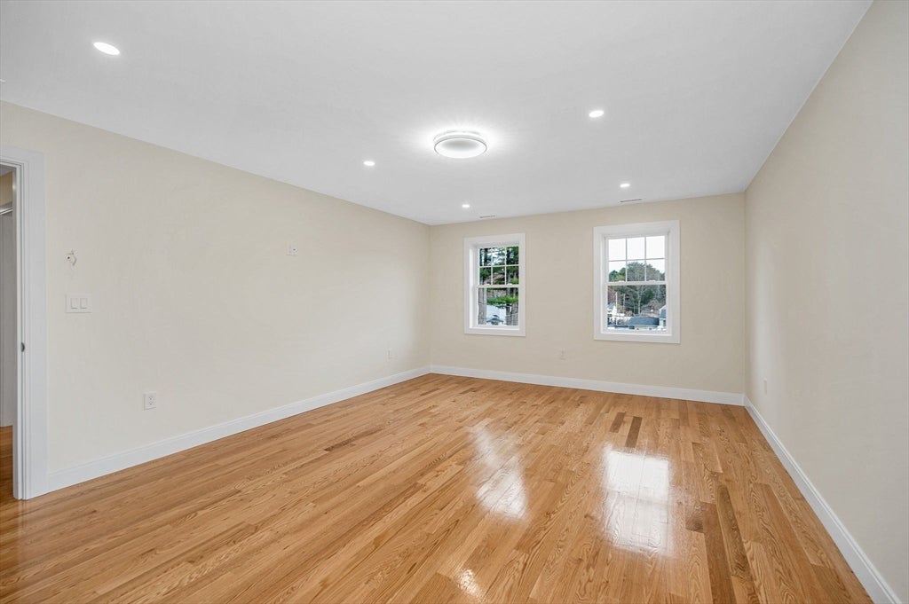 Wilmington, Massachusetts, 01887, United States, 4 Bedrooms Bedrooms, ,3 BathroomsBathrooms,Residential,Active,2043113