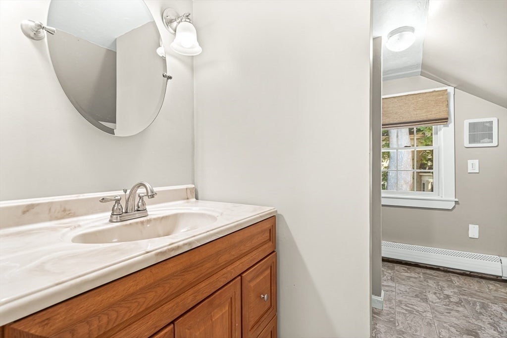 Beverly, Massachusetts, 01915, United States, 3 Bedrooms Bedrooms, ,2 BathroomsBathrooms,Residential,Active,1936404