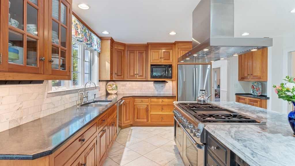 West Newbury, Massachusetts, 01985, United States, 4 Bedrooms Bedrooms, ,5 BathroomsBathrooms,Residential,Active,1936453