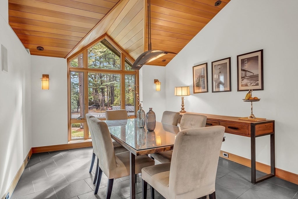 Lynnfield, Massachusetts, 01940, United States, 4 Bedrooms Bedrooms, ,3 BathroomsBathrooms,Residential,Active,1885013