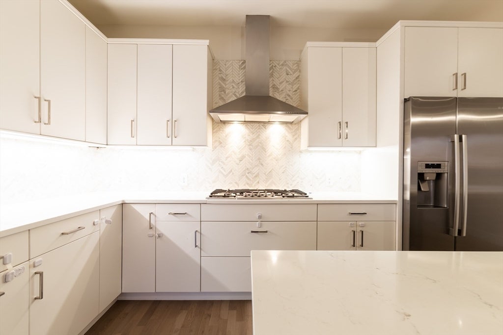 Swampscott, Massachusetts, 01907, United States, 3 Bedrooms Bedrooms, ,2 BathroomsBathrooms,Residential,Active,2007069