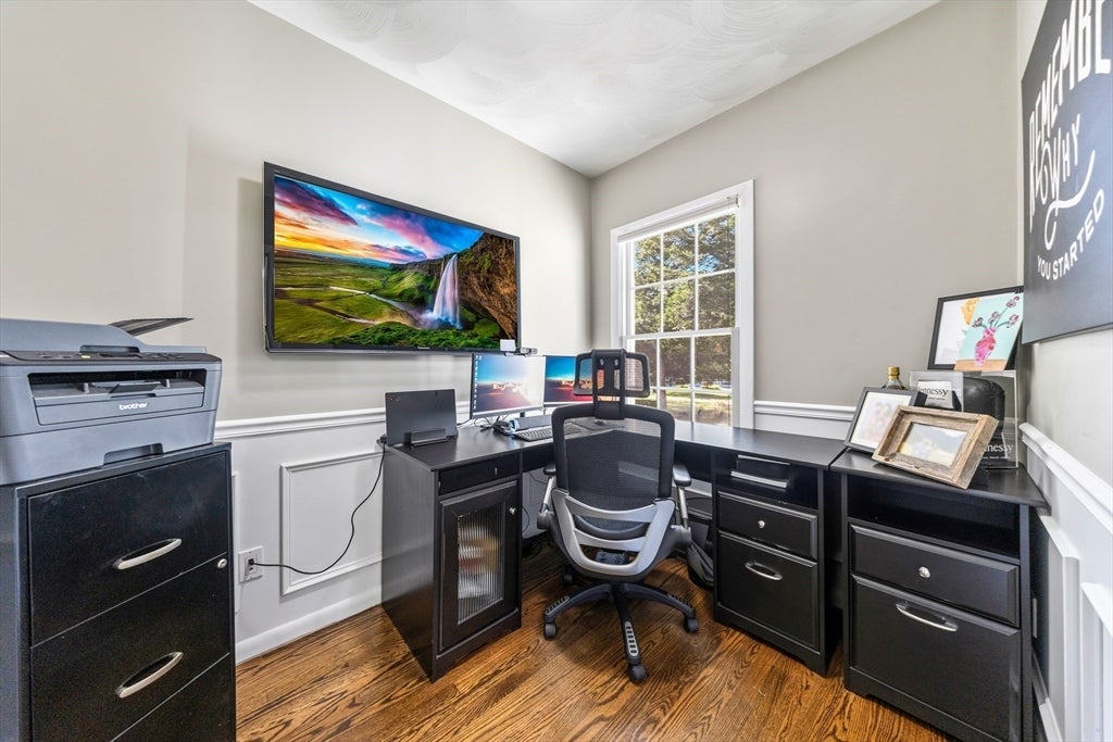 Smithfield, Rhode Island, 02917, United States, 3 Bedrooms Bedrooms, ,2 BathroomsBathrooms,Residential,Active,1963267