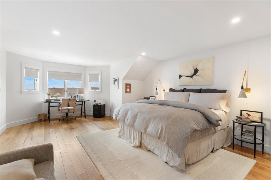 Gloucester, Massachusetts, 01930, United States, 2 Bedrooms Bedrooms, ,3 BathroomsBathrooms,Residential,Active,2043789