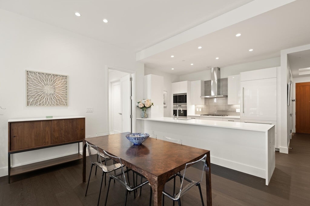 Boston, Massachusetts, 02210, United States, 2 Bedrooms Bedrooms, ,3 BathroomsBathrooms,Residential,Active,1993631