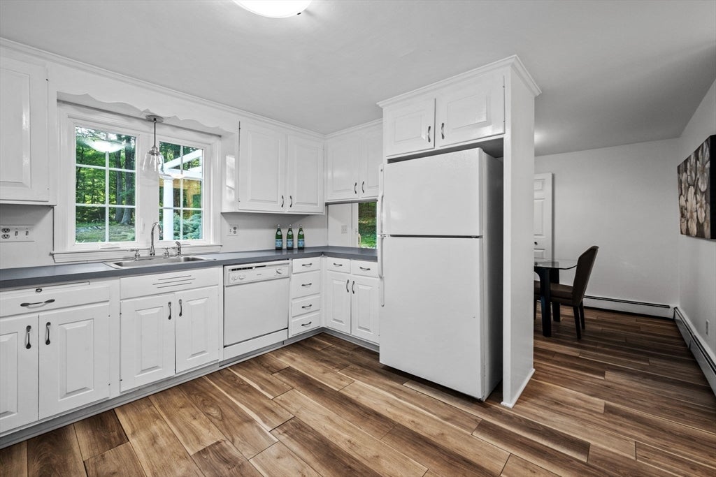 Boxford, Massachusetts, 01921, United States, 4 Bedrooms Bedrooms, ,4 BathroomsBathrooms,Residential,Active,1858684