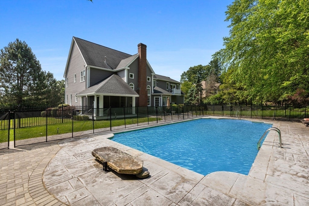 Shrewsbury, Massachusetts, 01545, United States, 6 Bedrooms Bedrooms, ,5 BathroomsBathrooms,Residential,Active,1904160
