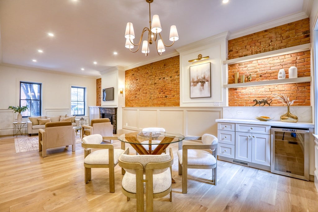Boston, Massachusetts, 02129, United States, 4 Bedrooms Bedrooms, ,4 BathroomsBathrooms,Residential,Active,2043810