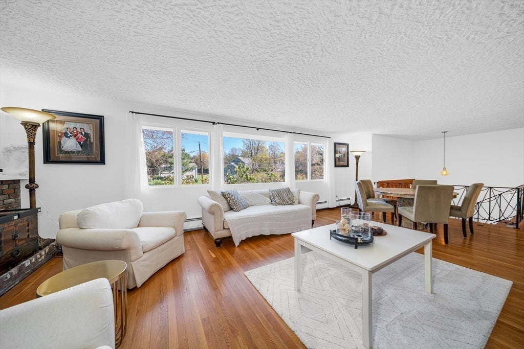 Weston, Massachusetts, 02493, United States, 5 Bedrooms Bedrooms, ,3 BathroomsBathrooms,Residential,Active,2044181