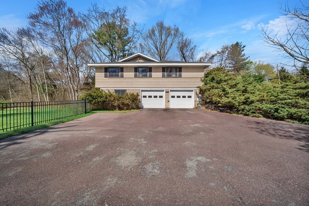 Weston, Massachusetts, 02493, United States, 5 Bedrooms Bedrooms, ,3 BathroomsBathrooms,Residential,Active,2044181