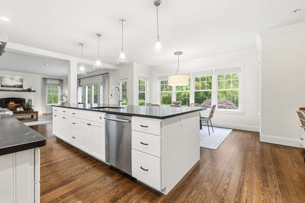 Concord, Massachusetts, 01742, United States, 6 Bedrooms Bedrooms, ,7 BathroomsBathrooms,Residential,Active,2044996