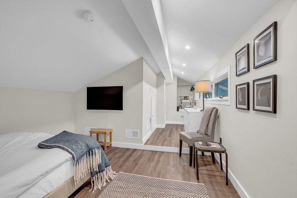Lynnfield, Massachusetts, 01940, United States, 4 Bedrooms Bedrooms, ,3 BathroomsBathrooms,Residential,Active,1885013
