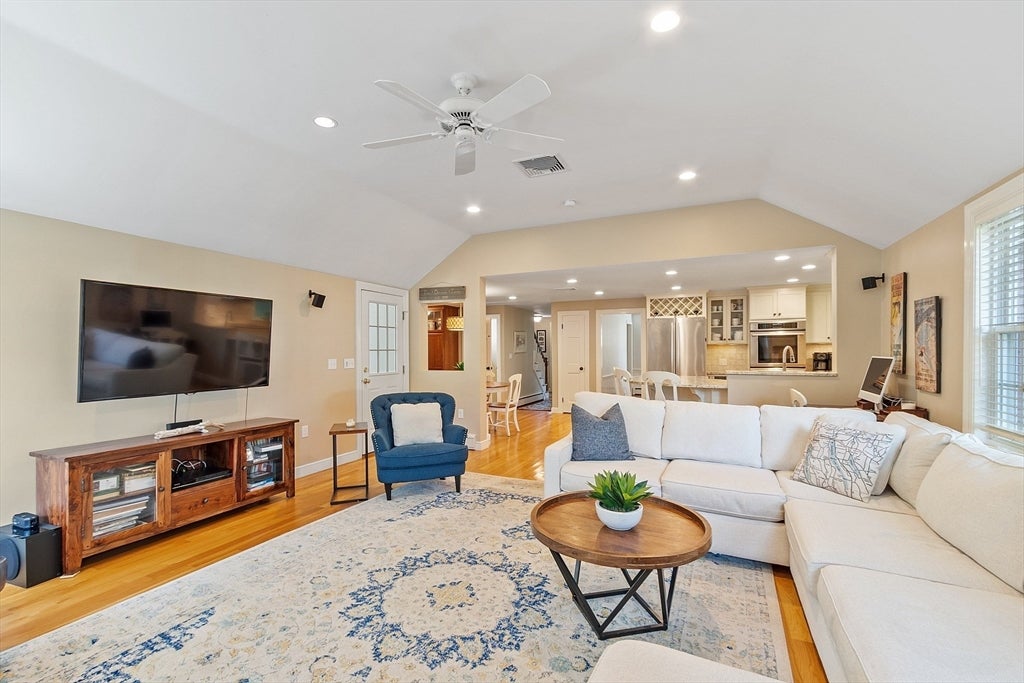 Westborough, Massachusetts, 01581, United States, 4 Bedrooms Bedrooms, ,3 BathroomsBathrooms,Residential,Active,1943801