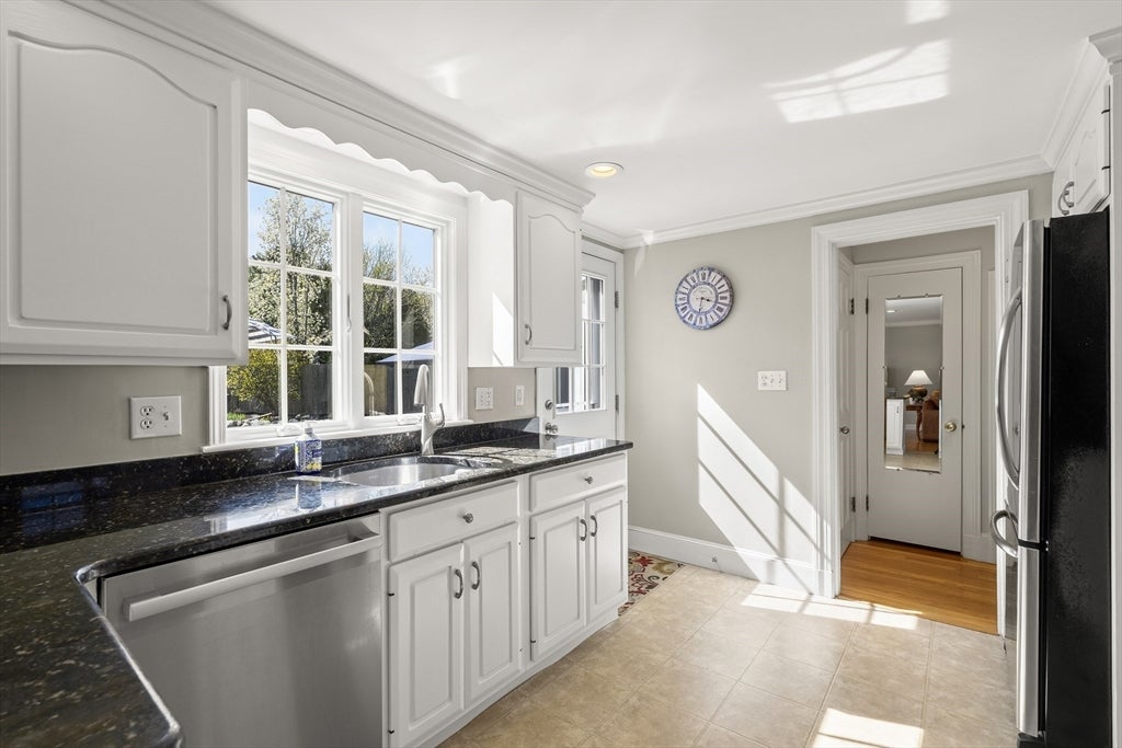 Winchester, Massachusetts, 01890, United States, 4 Bedrooms Bedrooms, ,3 BathroomsBathrooms,Residential,Active,2043140