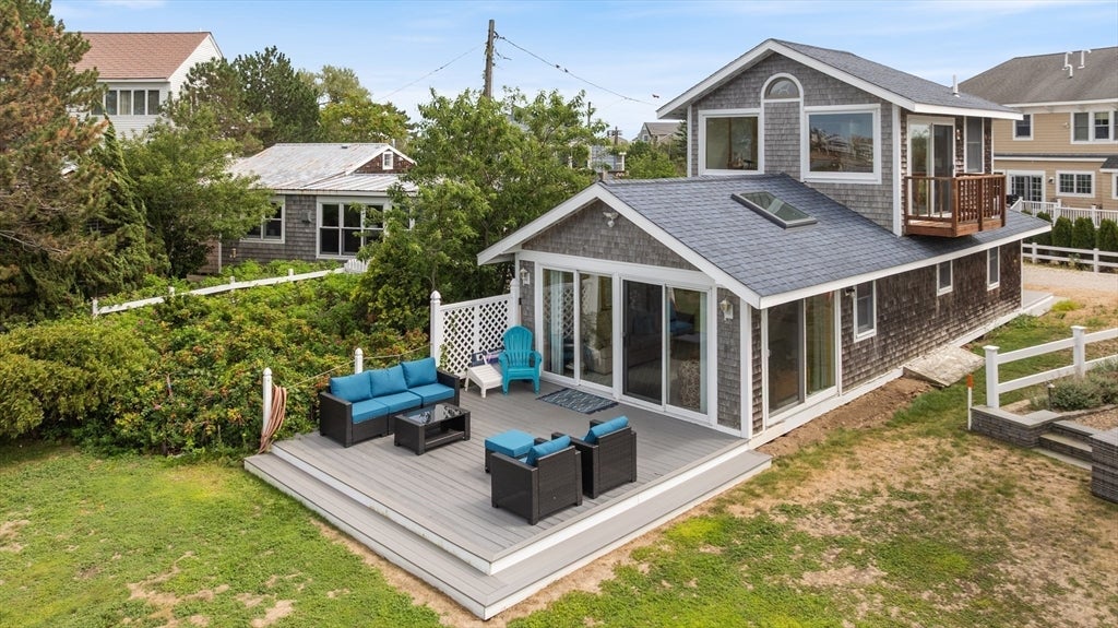 Newburyport, Massachusetts, 01950, United States, 2 Bedrooms Bedrooms, ,1 BathroomBathrooms,Residential,Active,1920272