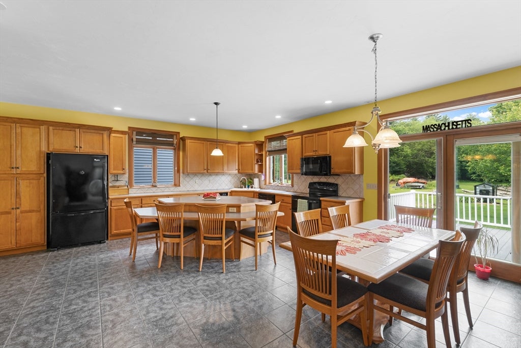 Middleboro, Massachusetts, 02346, United States, 4 Bedrooms Bedrooms, ,5 BathroomsBathrooms,Residential,Active,1858668