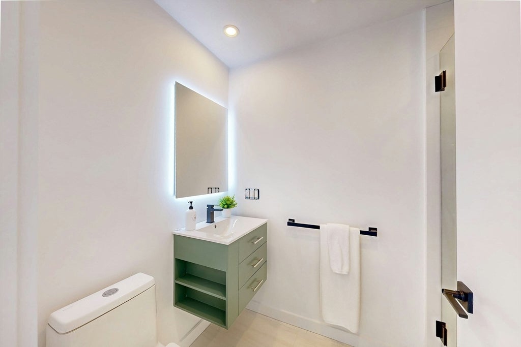 Cambridge, Massachusetts, 02141, United States, 4 Bedrooms Bedrooms, ,5 BathroomsBathrooms,Residential,Active,1945450