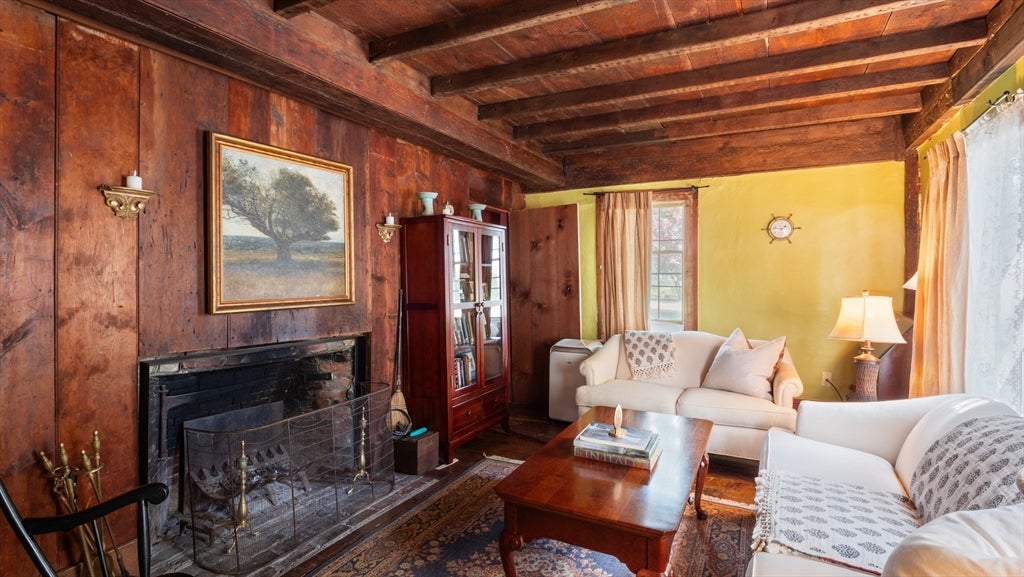 Newbury, Massachusetts, 01951, United States, 5 Bedrooms Bedrooms, ,3 BathroomsBathrooms,Residential,Active,1945051