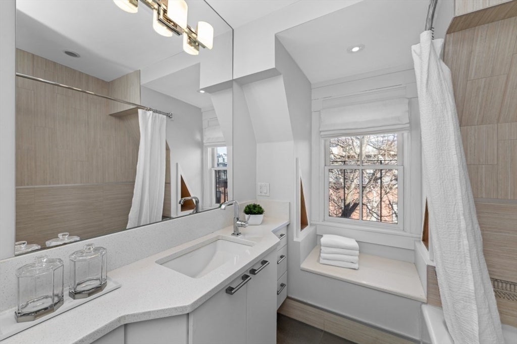 Boston, Massachusetts, 02118, United States, 3 Bedrooms Bedrooms, ,3 BathroomsBathrooms,Residential,Active,2010917