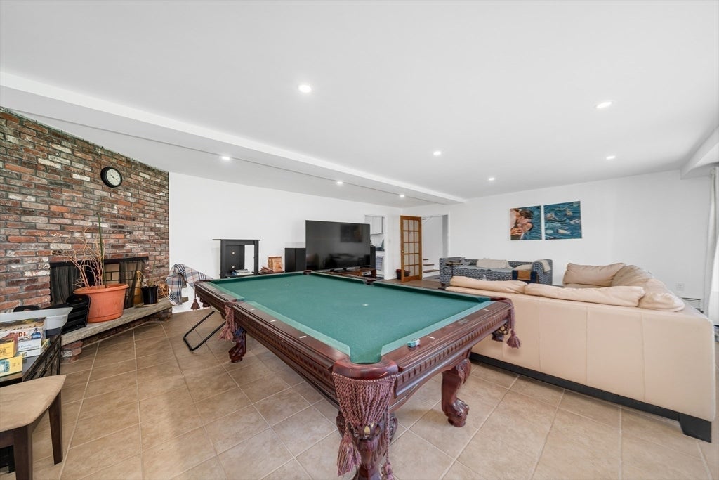 Weston, Massachusetts, 02493, United States, 5 Bedrooms Bedrooms, ,3 BathroomsBathrooms,Residential,Active,2044181
