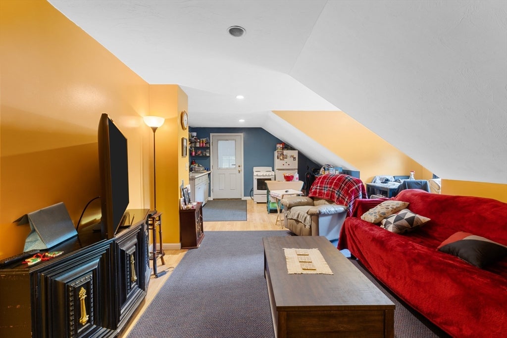 Middleboro, Massachusetts, 02346, United States, 4 Bedrooms Bedrooms, ,5 BathroomsBathrooms,Residential,Active,1858668