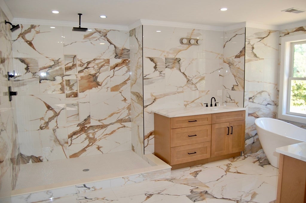 Plymouth, Massachusetts, 02360, United States, 4 Bedrooms Bedrooms, ,3 BathroomsBathrooms,Residential,Active,1993944