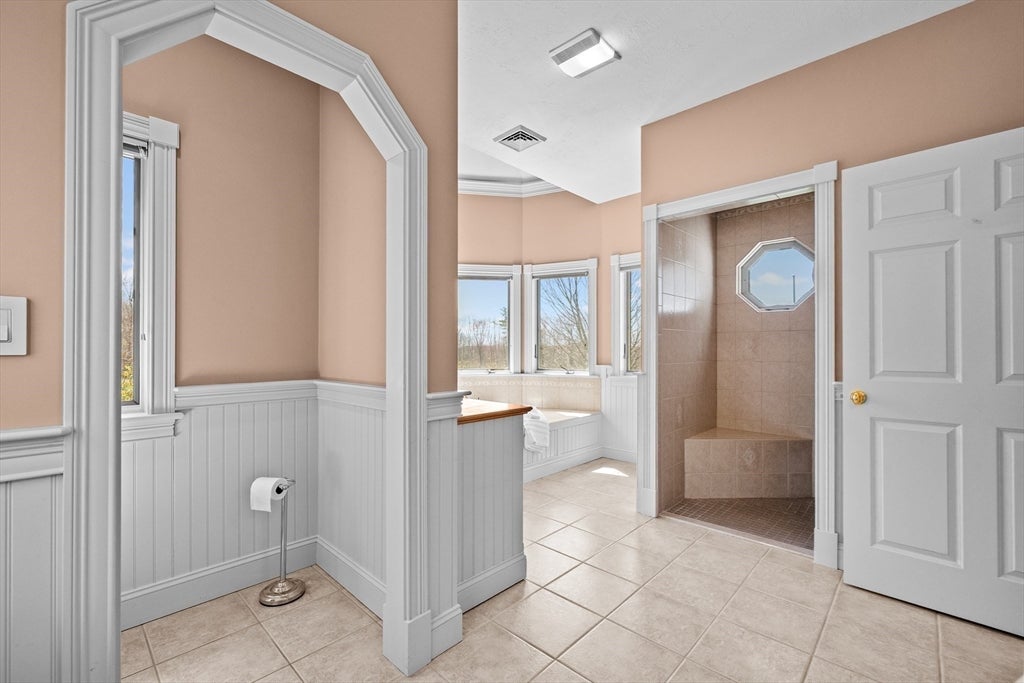 Pittsfield, New Hampshire, 03263, United States, 4 Bedrooms Bedrooms, ,5 BathroomsBathrooms,Residential,Active,1860238