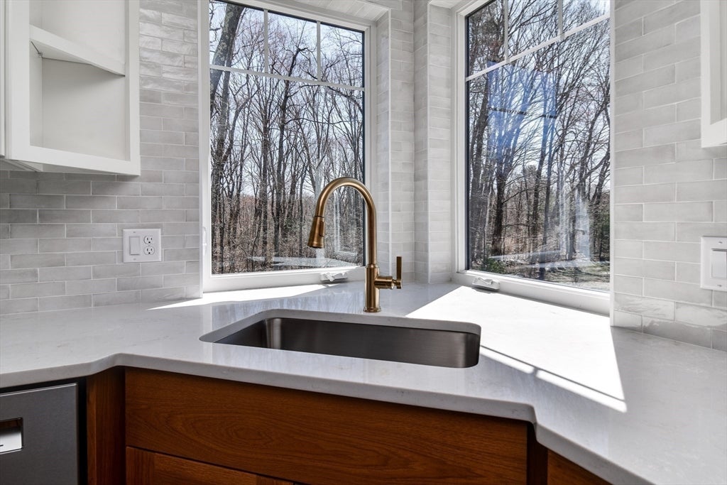 Hopkinton, Massachusetts, 01748, United States, 5 Bedrooms Bedrooms, ,6 BathroomsBathrooms,Residential,Active,1781577