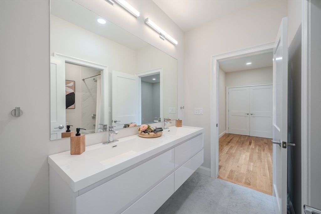 Newton, Massachusetts, 02466, United States, 5 Bedrooms Bedrooms, ,5 BathroomsBathrooms,Residential,Active,1884884
