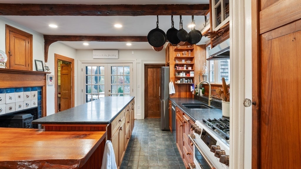 Newbury, Massachusetts, 01951, United States, 5 Bedrooms Bedrooms, ,5 BathroomsBathrooms,Residential,Active,2045691