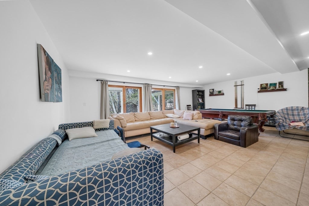 Weston, Massachusetts, 02493, United States, 5 Bedrooms Bedrooms, ,3 BathroomsBathrooms,Residential,Active,2044181