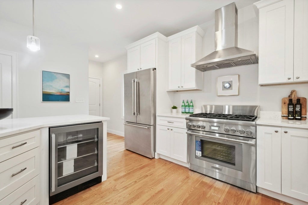 Cambridge, Massachusetts, 02138, United States, 4 Bedrooms Bedrooms, ,4 BathroomsBathrooms,Residential,Active,1905089