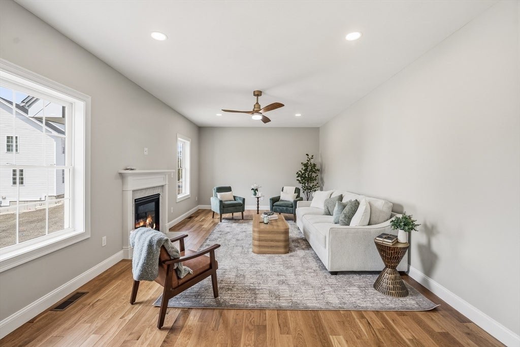 Derry, New Hampshire, 03038, United States, 4 Bedrooms Bedrooms, ,3 BathroomsBathrooms,Residential,Active,1993933
