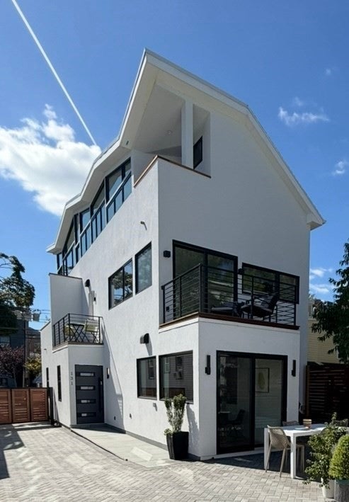 Cambridge, Massachusetts, 02141, United States, 4 Bedrooms Bedrooms, ,5 BathroomsBathrooms,Residential,Active,1945450 Cambridge, Massachusetts, 02141, United States, 4 Bedrooms Bedrooms, ,5 BathroomsBathrooms,Residential,Active,1945450