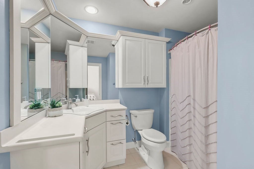 North Attleboro, Massachusetts, 02760, United States, 5 Bedrooms Bedrooms, ,6 BathroomsBathrooms,Residential,Active,1934825