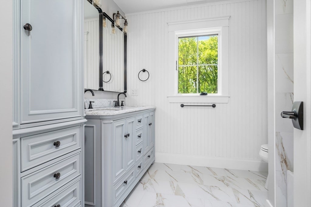 Lincoln, Rhode Island, 02865, United States, ,3 BathroomsBathrooms,Residential,Active,1843459