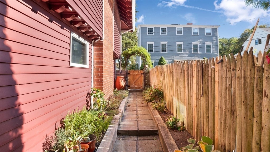 Newburyport, Massachusetts, 01950, United States, 3 Bedrooms Bedrooms, ,3 BathroomsBathrooms,Residential,Active,2045626