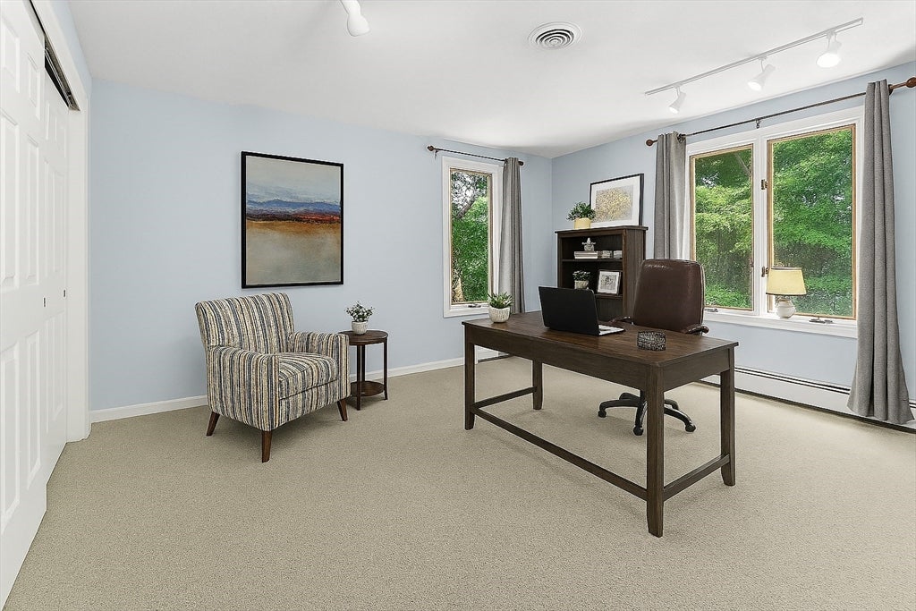 Foxboro, Massachusetts, 02035, United States, 5 Bedrooms Bedrooms, ,4 BathroomsBathrooms,Residential,Active,1904724