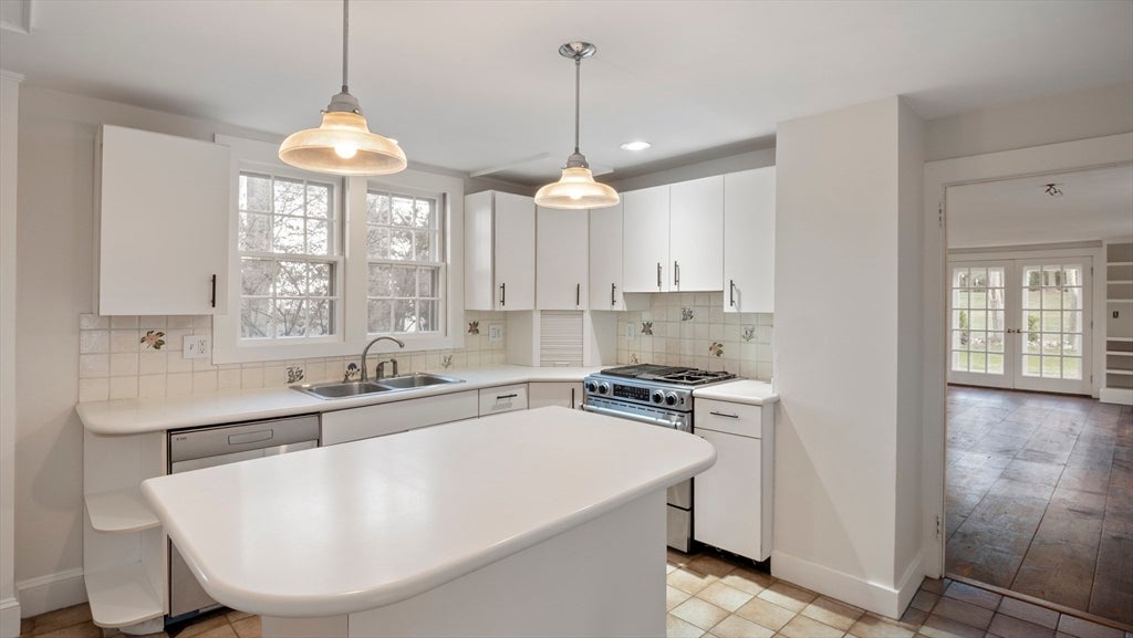 Newburyport, Massachusetts, 01950, United States, 3 Bedrooms Bedrooms, ,3 BathroomsBathrooms,Residential,Active,1986921