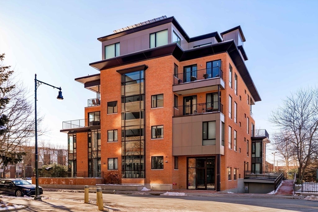 Cambridge, Massachusetts, 02139, United States, 2 Bedrooms Bedrooms, ,3 BathroomsBathrooms,Residential,Active,2013440