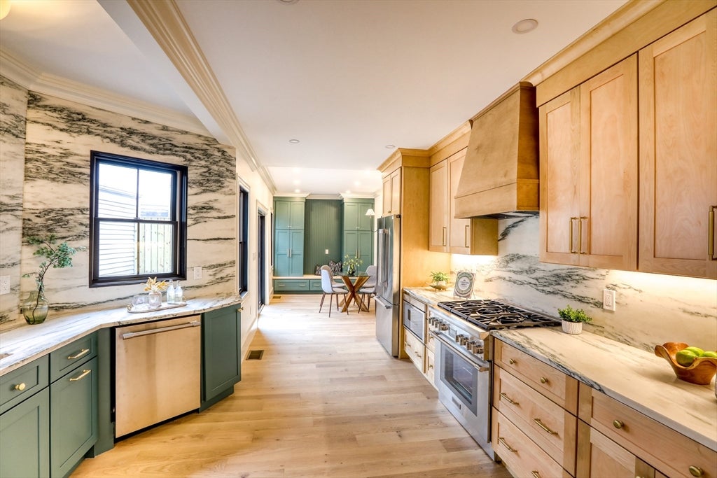 Boston, Massachusetts, 02129, United States, 4 Bedrooms Bedrooms, ,4 BathroomsBathrooms,Residential,Active,2043810