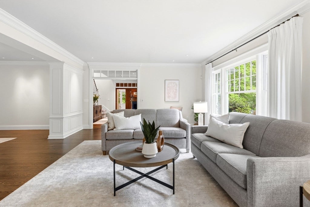 Concord, Massachusetts, 01742, United States, 6 Bedrooms Bedrooms, ,7 BathroomsBathrooms,Residential,Active,2044996