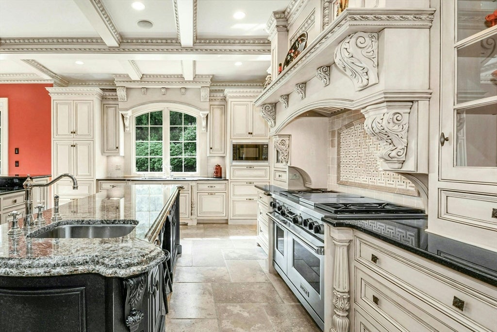 Hopkinton, Massachusetts, 01748, United States, 5 Bedrooms Bedrooms, ,8 BathroomsBathrooms,Residential,Active,1953005